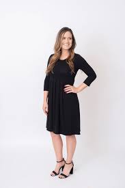 Black 3 4 Sleeve Dress With Pockets The Makayla Black 3 4 Sleeve In 2020 Black Dress With Pockets Model Dress Popular Dresses