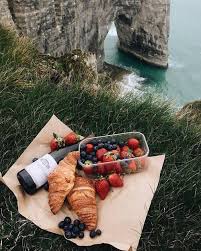 Pin Von Kinga Auf Wanderlust In 2021 Sommer Picknick Lebensmittel Essen Strand Picknick