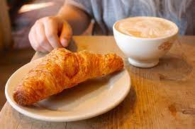 Say french words the french way ! How To Pronounce Croissant Like A Frenchman
