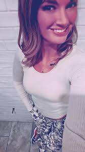 Ashley Woolwine (@ashbo86)