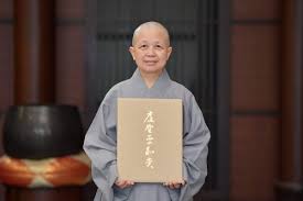 (chiefly taiwan and min nan) short for 釋迦果／释迦果 (shìjiāguǒ, sugar apple). Iz1gkc2bizkgdm