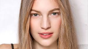 Designed to maintain a constant temperature from the root to the tip, this brush serves as a perfect pick when you need a straightening brush that is safe to use and one that will result in less damage on the hair. Straightening Brushes May Be The Next Best Thing To A Salon Blowout Stylecaster