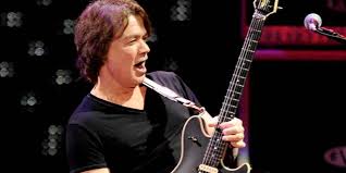 Why was van halen iii so bad? Eddie Van Halen Le Mozart Du Hard Rock En 10 Morceaux Cultes Le Point