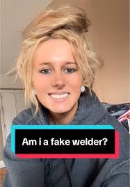 Lisa Deon's Instagram, Twitter & Facebook