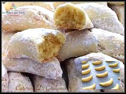 Biscotti Mezzaluna Ripieni Alla Pasta Di Mandorle Ricetta Pasta Di Mandorle Ricette Pasta Di Mandorle Ricette