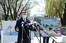 Dotychczas był bardziej związany z rodzinnym niskiem, ale od 2,5 roku stał się niemal stałym gościem w urzędzie miasta w rzeszowie. Marcin Warchol Obiecuje Park Wodny Na Bulwarach Biznes I Styl