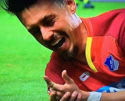 Hoffenheimlı futbolcunun parmağı ortadan ikiye kırıldı