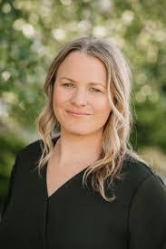 Amber Conlon's Instagram, Twitter & Facebook