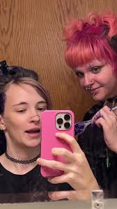 No i do not BUT check out @lunartideshair and use my code arinsquirrel9815  for a discount 💕 #ariniswack #hairdye @satanbabykat