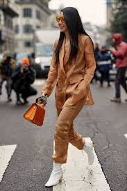 Bottines Blanches 50 Photos Street Style Pour Savoir Comment Porter Les Bottines Blanches Elle Bottines Blanches Looks Mode Mode
