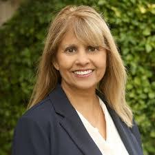 Judy Lindsay's Instagram, Twitter & Facebook