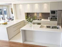 Una cocina en color blanco es un lugar aireado, lleno de luz y transmite una sensación de limpieza. Decoracion De Cocinas En Color Blanco Decoracion De Cocina Decoracion De Cocina Moderna Diseno De Cocina
