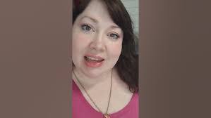 Amanda Lilley's Instagram, Twitter & Facebook