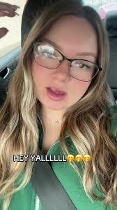 Savannah Courtney's Instagram, Twitter & Facebook