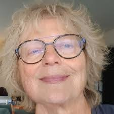 Laura Buis's Instagram, Twitter & Facebook