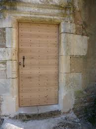 Porte D Entree 1 Vantail En Chene Avec Lames Horizontales Avec Clous Loquet Poucier De Chez Bouvet Portes Maison Entree
