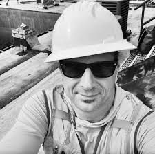 Heavy snow at mountain pass