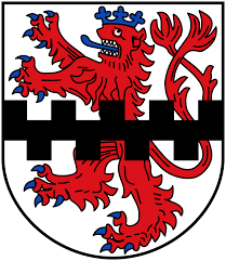 Das neue wappen der stadt leverkusen ist eine heraldische kombination von teilen des alten leverkusener wappens, das den löwen und eine fährschalde zeigte, und dem wappen der ehemaligen stadt opladen. Datei Deu Leverkusen Coa Svg Wikipedia