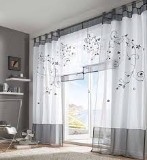Fenstergestaltung 37 Ideen Fur Gardinen Trends Und Farbwahl Fenster Turen Zenideen Vorhange Wohnzimmer Fenstergestaltung Moderne Wohnzimmer Vorhange