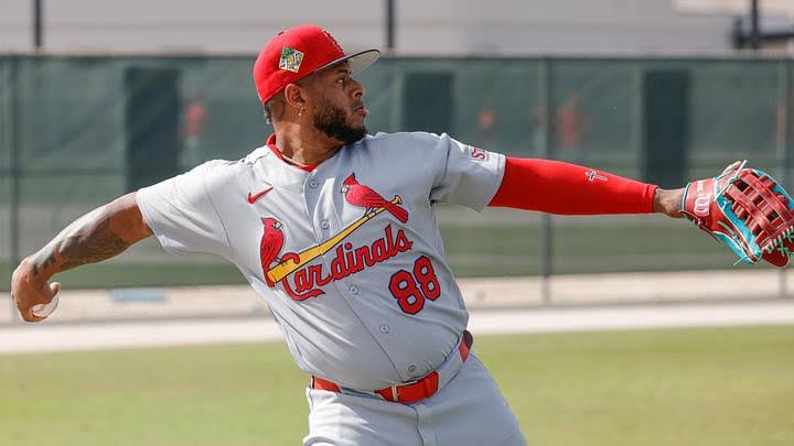 Cardinals Slugger Pushing for 1st MLB Roster Spot Since 2024