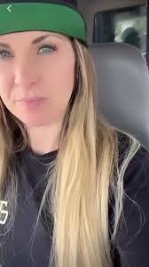 Sandra Buck's Instagram, Twitter & Facebook