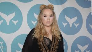 I thought her last name was tutorials. Nikkietutorials A Popular Youtube Star And Makeup Artist Reveals She S Transgender Cnn