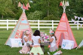 Kinderzelt Im Garten Diese Glamping Diy Projekte Schaffen Urlaubsfeeling Im Hinterhof Neueste Dekoration Fun Slide Fun Diy