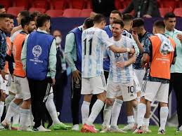 On sunday, confusing scenes erupted amid the world cup qualifiers between argentina and brazil at sao paulo, as health officials from the . L Argentine De Messi Va Defier Le Bresil En Finale Rtn Votre Radio Regionale