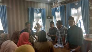 Gaji pratiwi bulan februari 2018 adalah. Gaji 5 Bulan Tidak Dibayar Bidan Ptt Mengadukan Nasibnya Di Dprd Madina Madina Pos