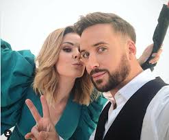 Aleksander sikora w pytaniu na śniadanie, który emitowany jest w tvp2, zadebiutował w roli prowadzącego w maju 2019 roku. Aleksander Sikora Skomentowal Swoj Udzial W Dance Dance Dance Obcas Pl