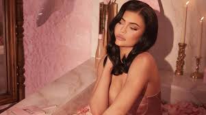 Discover the latest collections from kkw beauty by kim kardashian west. Sestru Kim Kardashyan Raskritikovali V Instagram Za Nesuraznyj Naryad