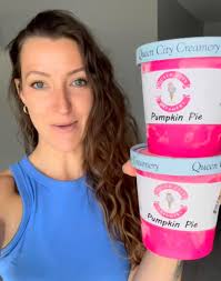 Cinnamon roll vs. coffee cake…which is superior?? ✌🏼❤️🍦