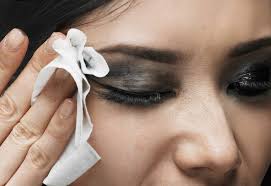 Be careful and do not put oil in your eyes. Here S What Can Happen If You Don T Take Off Your Mascara Before Going To Bed