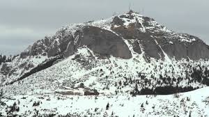 La 51 km de la bicaz pe dn 15, apoi 10 km pe dl la stanga sau 6 km pe dn 15, pina la debarcaderul bicaz, apoi 25 km cu vaporasul; Atractii Turistice Pe Platoul Muntelui Ceahlau Youtube