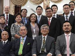 Jun 22, 2018 · menurut perlembagaan jawatan speaker dewan rakyat boleh diisi oleh anggota parlimen sendiri, atau tokoh lain yang mempunyai kelayakan sebagai yang dipertua. Bekas Timbalan Speaker Dewan Rakyat Dilantik Pengerusi Aipa