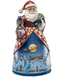 Welcome The Festive Season With A Classic Santa Figurine With A Unique Twist Jim Shore Showcases A Scene From Jim Shore Christmas Jim Shore Traditional Quilts