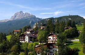 Welcome to the official profile of the 2021 fis alpine world ski championships host. Cortina D Ampezzo Traumurlaub Inmitten Der Dolomiten