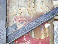 1953年廣告 香港以前有不少製造熱水壺的工廠 最為人熟悉是牌子分別香港唯一冷熱水壺廠出品的駱駝牌 另外一個是金錢牌 金錢牌的其中一位創辦人董吉甫 早在1921年已在上海開立益豐搪瓷廠 19 japanese graphic design old shanghai ancient chinese characters