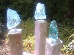 Glasbrocken Auf Sandstein Sandstein Gartenskulptur Steine