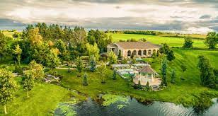 Royal ambassador is conveniently located near major silicon valley employers, shopping, restaurants and schools. Home The Royal Ambassador