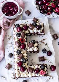 Schwarzwalder Kirsch Letter Cake Emma S Lieblingsstucke Rezept Schokoladen Biskuit Cake Rezepte Schwarzwalder Kirsch