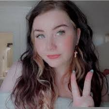 Paige Hoffman's Instagram, Twitter & Facebook