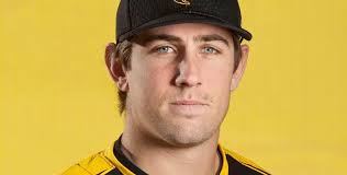 Bees split doubleheader, win series with Seahawks