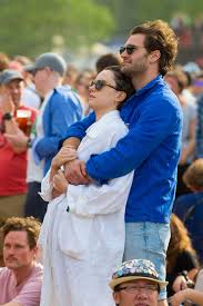 Daisy Ridley Cuddles Fiance Tom Bateman After Confirming Their Engagement Daisy Ridley Daisy Ridley Boyfriend Daisy