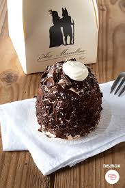 Le Merveilleux De Chez Fred Copeaux De Chocolat Creme Fouettee Et Meringue Un Gros Morceau De Bonheu Recette Merveilleux Patisserie Copeaux De Chocolat