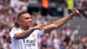Kylian Mbappé finally makes his debut with Real Madrid