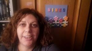 Haciendo tantas como pétalos tendrá nuestro broche. Explico Como Hacer Broche De Enfermera Goma Eva Youtube