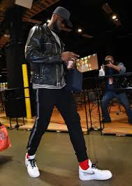 Off White Air Force 1 Black Outfit Lebron James Off White X Nike Air Force 1 Mens Street Style Mens Outfits Nike Air Force