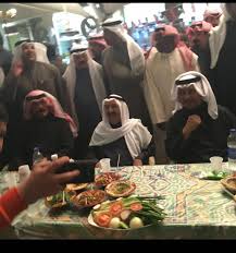 بندر الهاجري On Twitter صاحب السمو الامير صباح الاحمد في المباركيه مطعم الشمم Https T Co 8yftpam8px