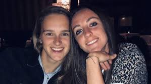 Waarna van de donk op aangeven. Lisa Evans Vivianne Miedema S Girlfriend 5 Fast Facts You Need To Know Heavy Com